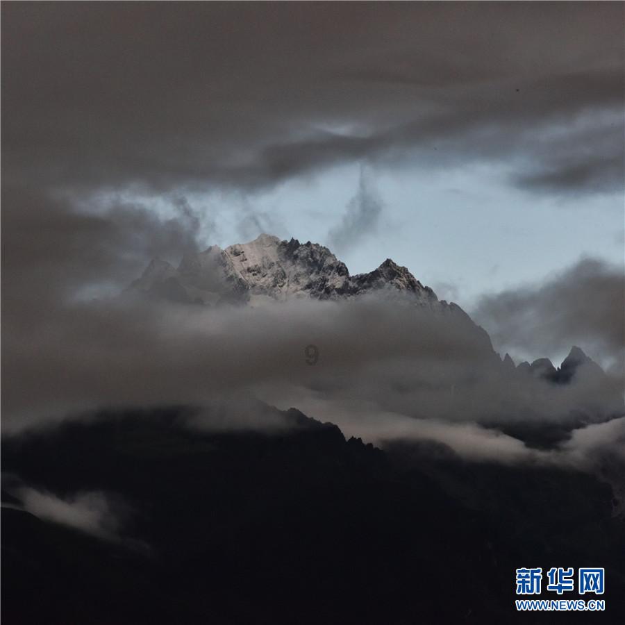 他身中七弹仍带伤指挥，敌灭他牺牲，牺牲前他说：我完成任务了